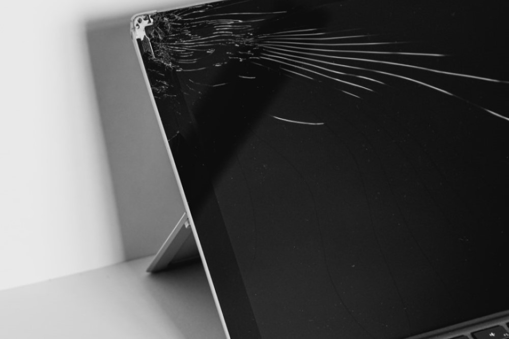 Image of broken laptop screen.